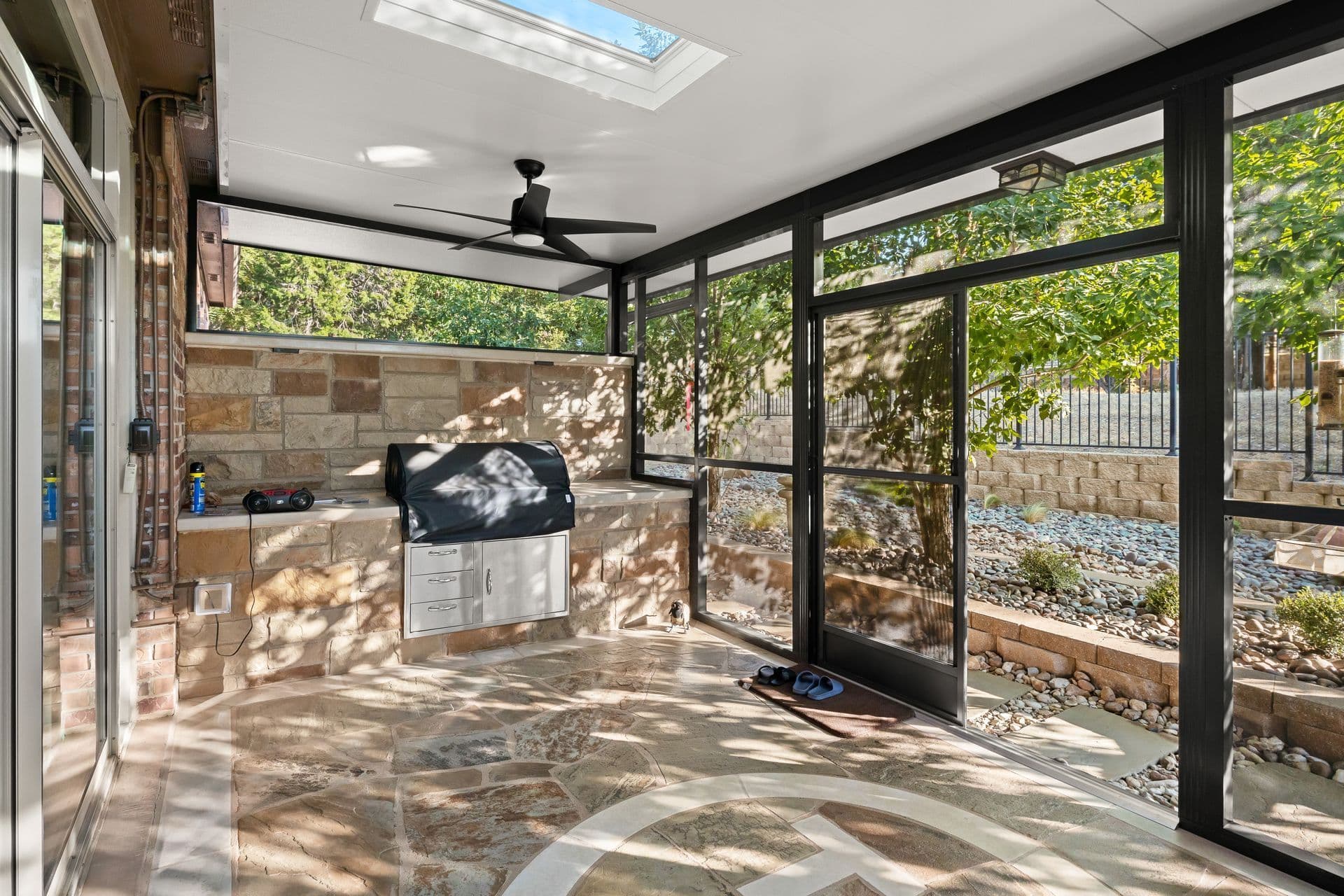 Screened Patio & Outdoor Kitchen